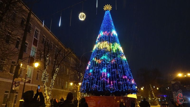 Choose your favorite Christmas Tree in Ukraine - Euromaidan Press