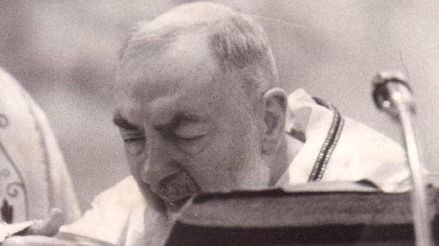 Tại sao Thánh Padre Pio gọi Kinh Mân côi là “vũ khí”