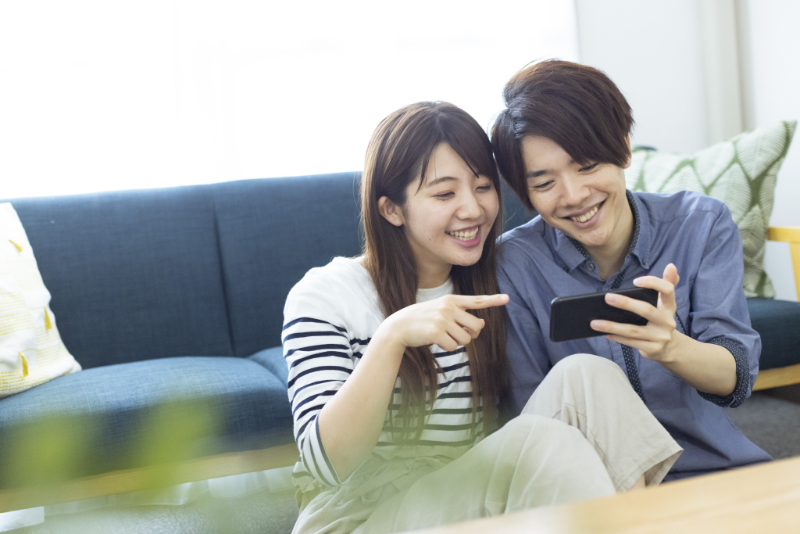 二人暮らしで電気代を節約するにあたっての注意点をご紹介します。  それは「無理をしすぎないこと」です。  電気は工夫次第で安くできますが、貴重なライフラインなだけに、極端に節約すると日常生活に支障をきたす恐れがあります。また二人暮らしの場合、節約に対する意識のズレがあるとストレスになり、ケンカに発展するなど関係性を脅かすリスクもあるので要注意です。