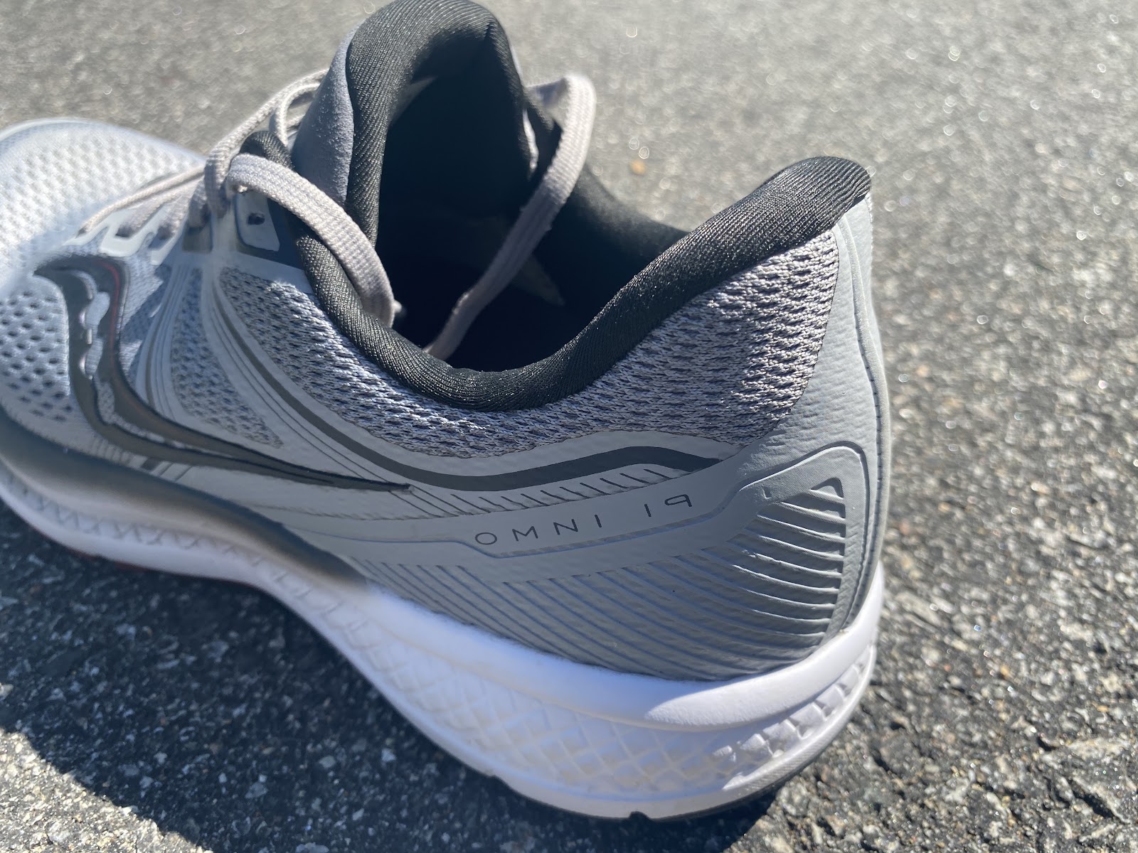 Road Trail Run: Saucony Omni 19 Review: Stable Comfort Cruiser