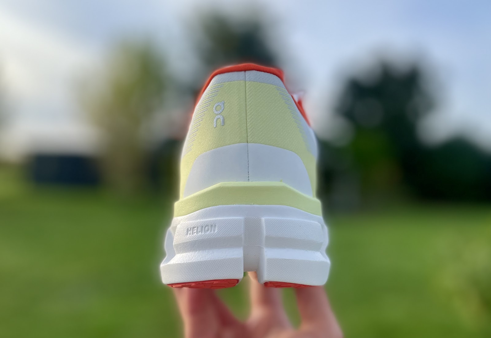 Spotlight on the limited release Cloudflow 4 DISTANCE Edition 🔦 An  exclusive drop from On, this sleek colourway is more than meets the
