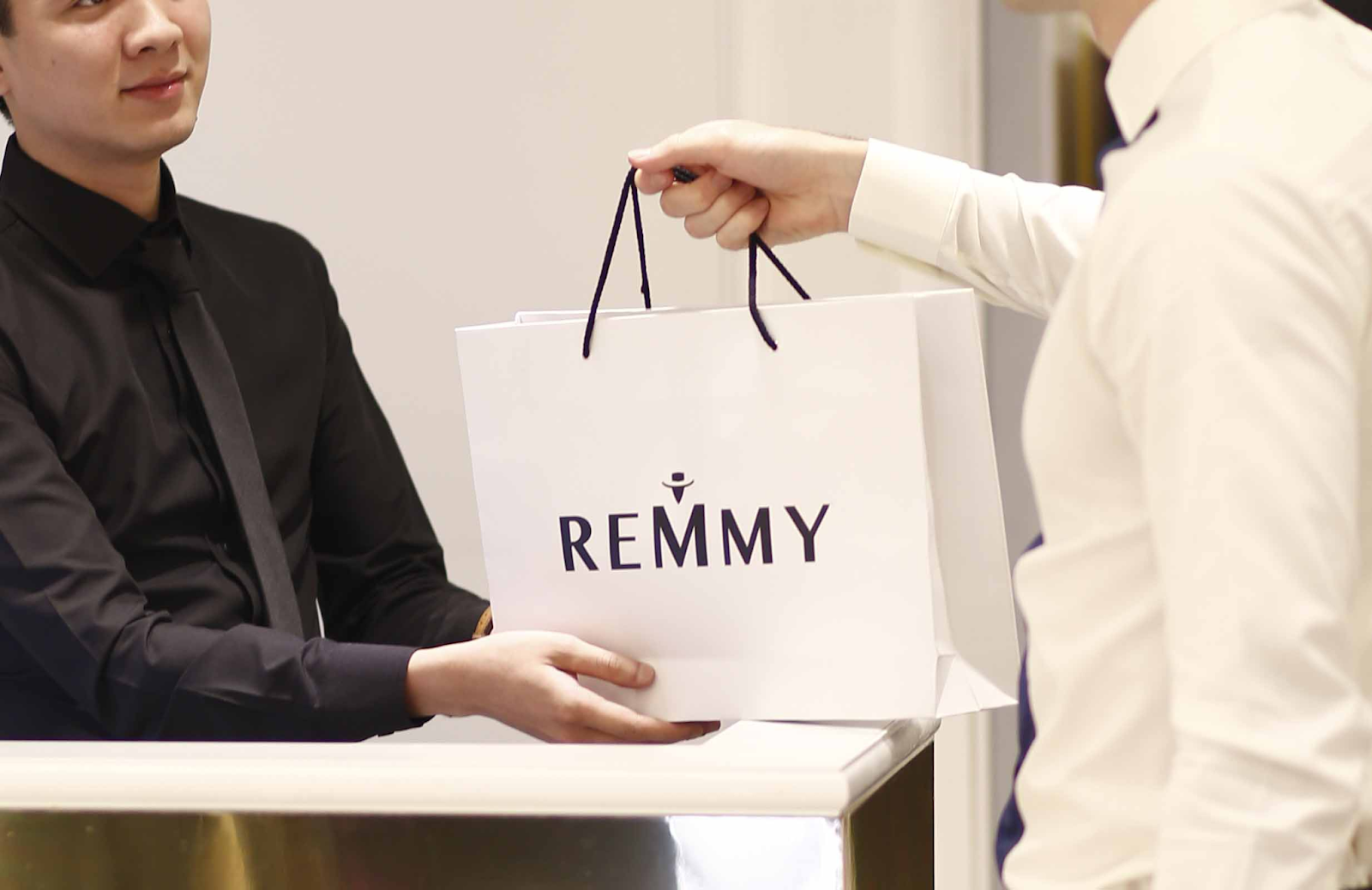 REMMY - Địa chỉ mua áo sơ mi uy tín có hỗ trợ sửa đồ
