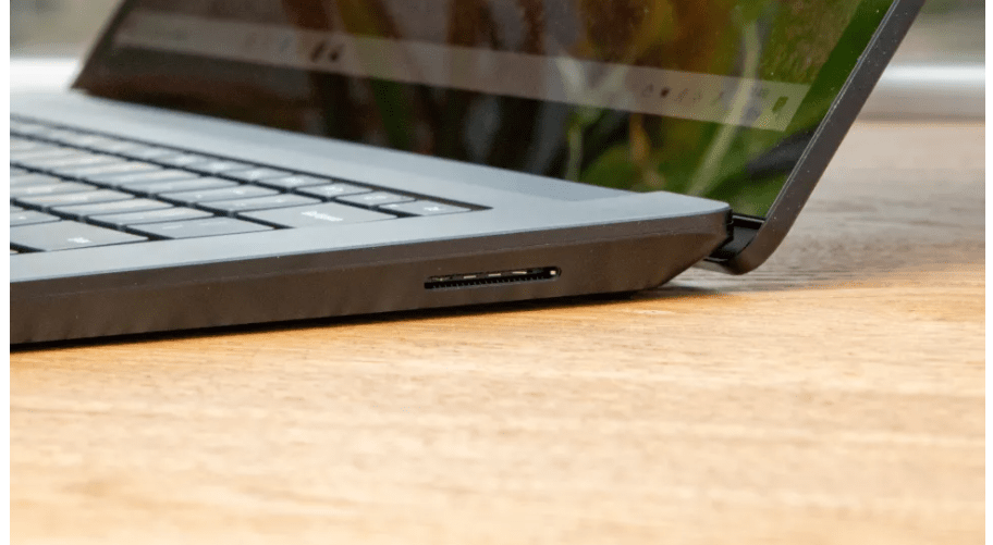 Sẽ rất khó khăn cho hầu hết các máy tính xách tay cạnh tranh trong cùng loại để đánh bại Surface Laptop 3 về sức mạnh lâu dài. (Hình ảnh: Future)