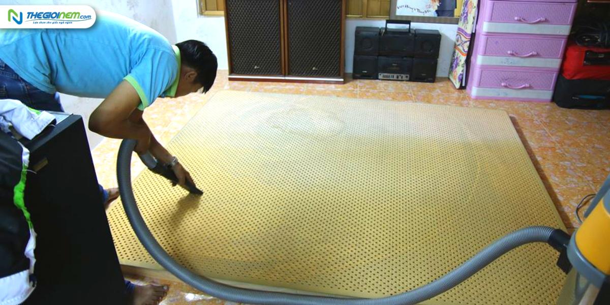 Vệ sinh nệm đúng cách sẽ giúp bạn có được giấc ngủ sâu và ngon hơn