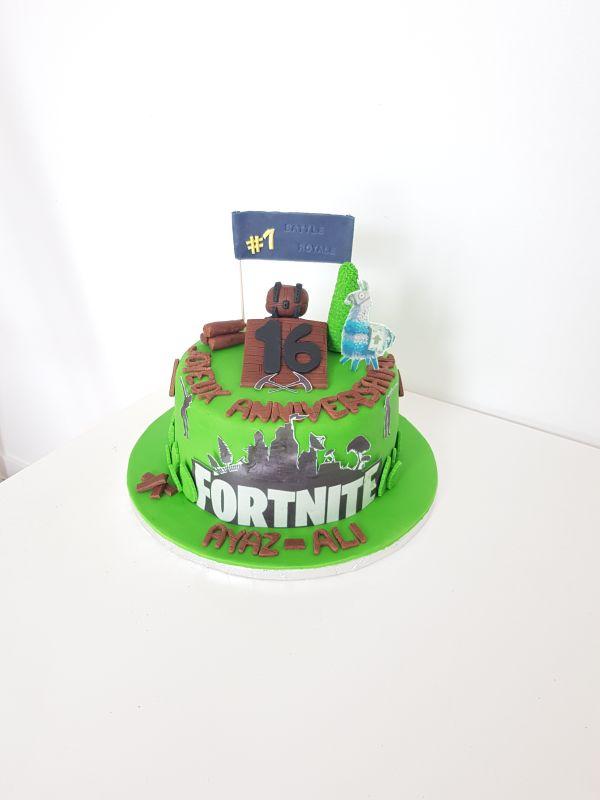 gateau fortnite  Gâteau fortnite, Gâteaux à thème, Gâteau anniversaire  rigolo