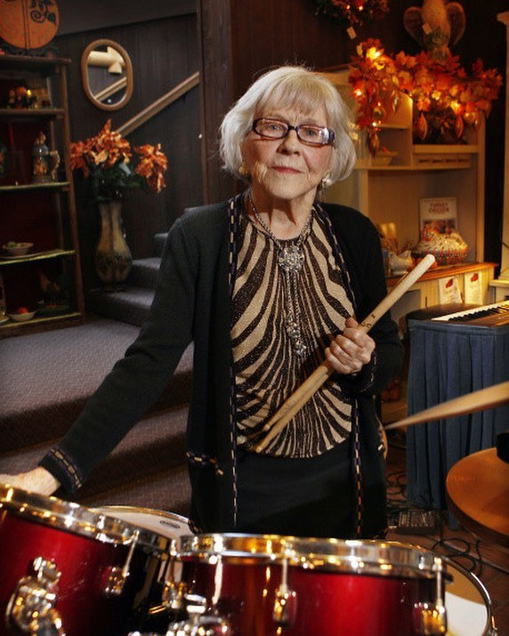 Imagem de conteúdo da notícia "Dia do Baterista: conheça a baterista mais rápida do mundo" #2