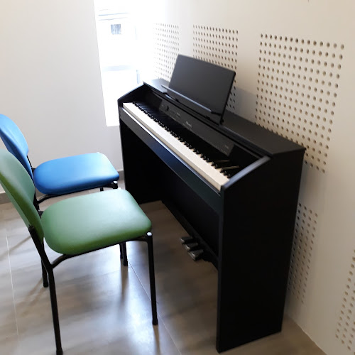 Play Music Escuela de Música - Tienda de instrumentos musicales