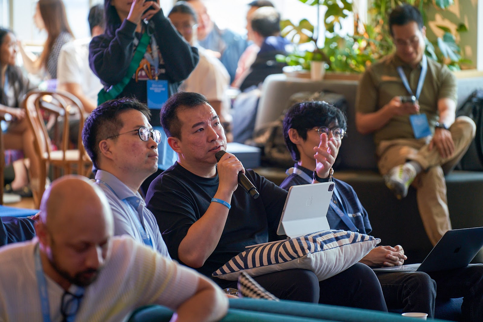 Participants at the Sui Builder House ask questions of presenters