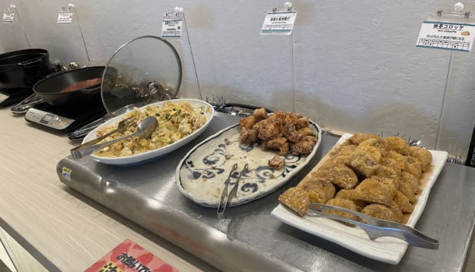 ホテルトリフィート宮古島リゾート：朝食ビュッフェ（左から豆腐チャンプルー、赤魚の竜田揚げ、田芋コロッケ）