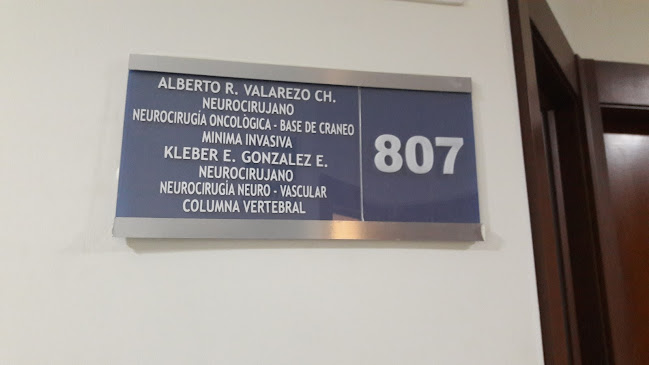 Dr. Kléber. E. González Echeverría. NEUROKIRURGIC. - Cirujano plástico