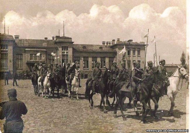 Вступ 1-го Запорізького пішого полку імені гетьмана Дорошенка до Бахмута, квітень 1918 року