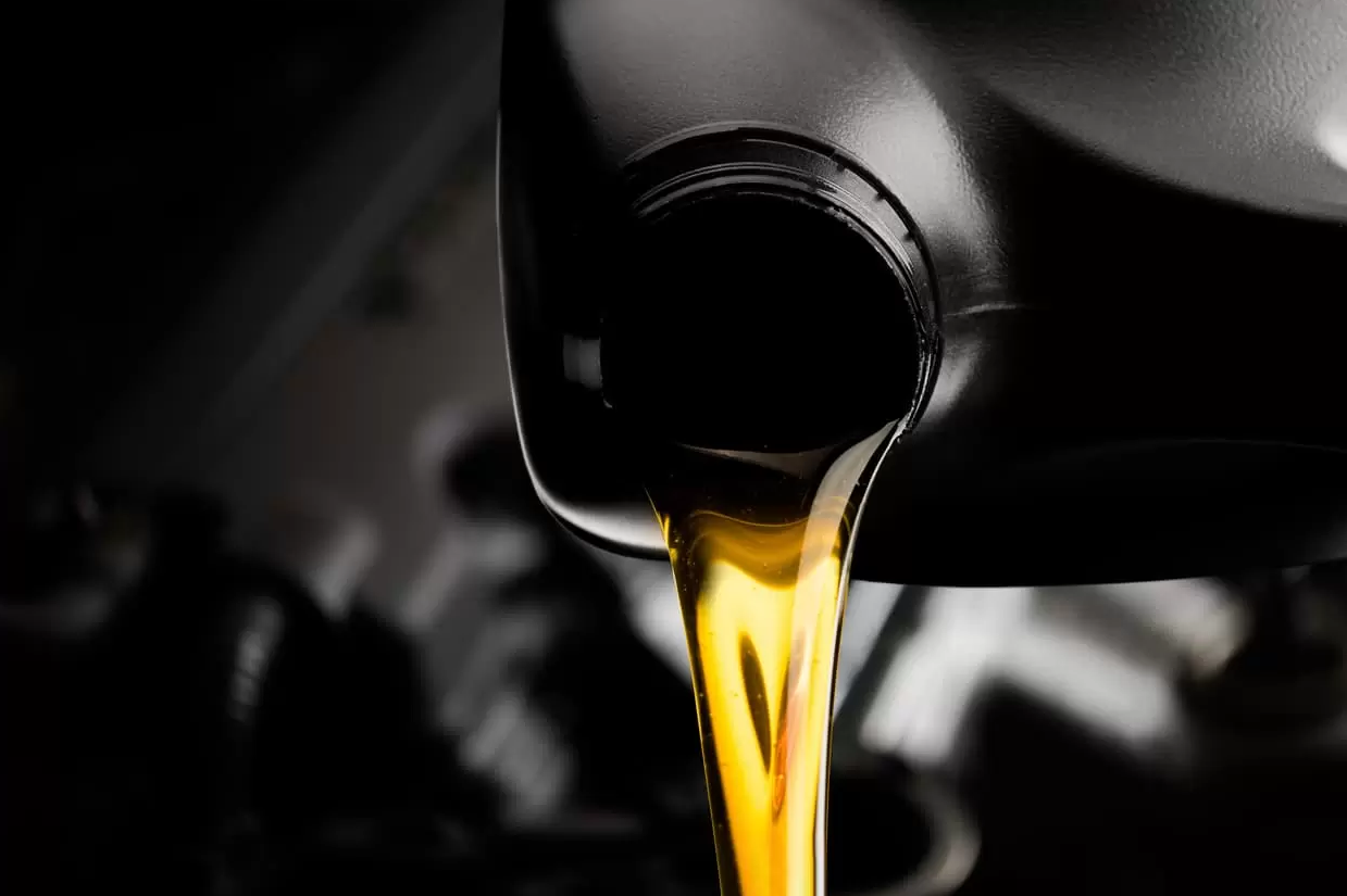 The Advantages of Using Motor Oil to Kill Tree Stumps