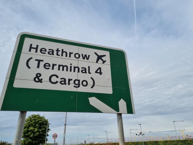 heathrow lotnisko znak