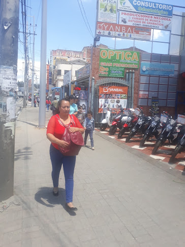 4X2F+HGC, Av. de las Américas, Cuenca