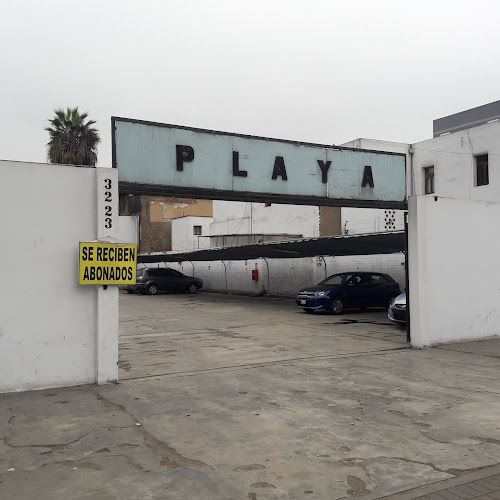 Opiniones de Playa De Estacionamiento La 32 en Lima - Aparcamiento
