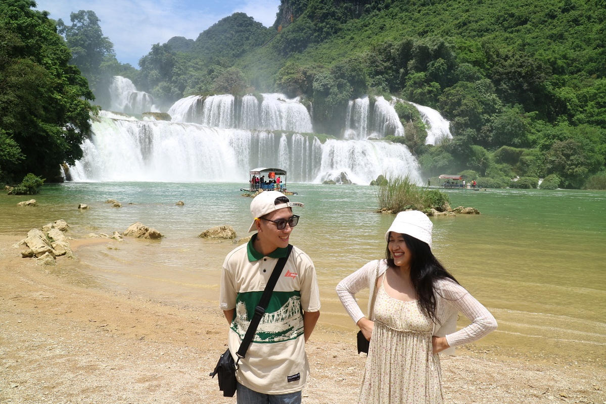 Ban Gioc waterfall- one of the most beautiful waterfall in the northern Vietnam