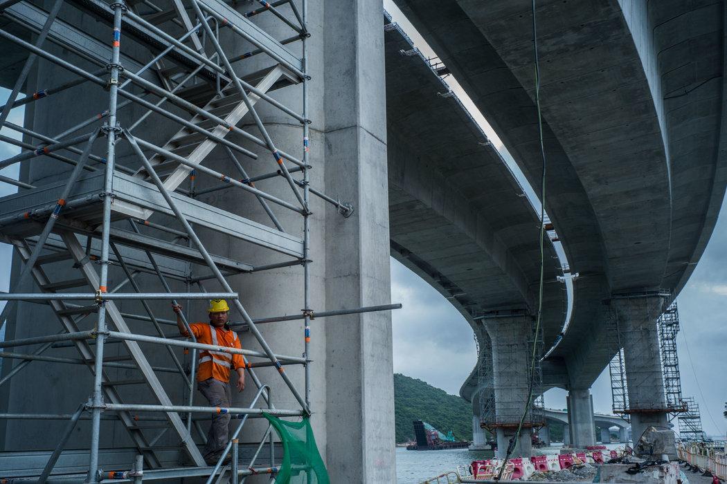 通过包括港珠澳大桥在内的大规模基础设施建设,香港政府已经将这座城市与中国大陆愈发紧密地联系起来。