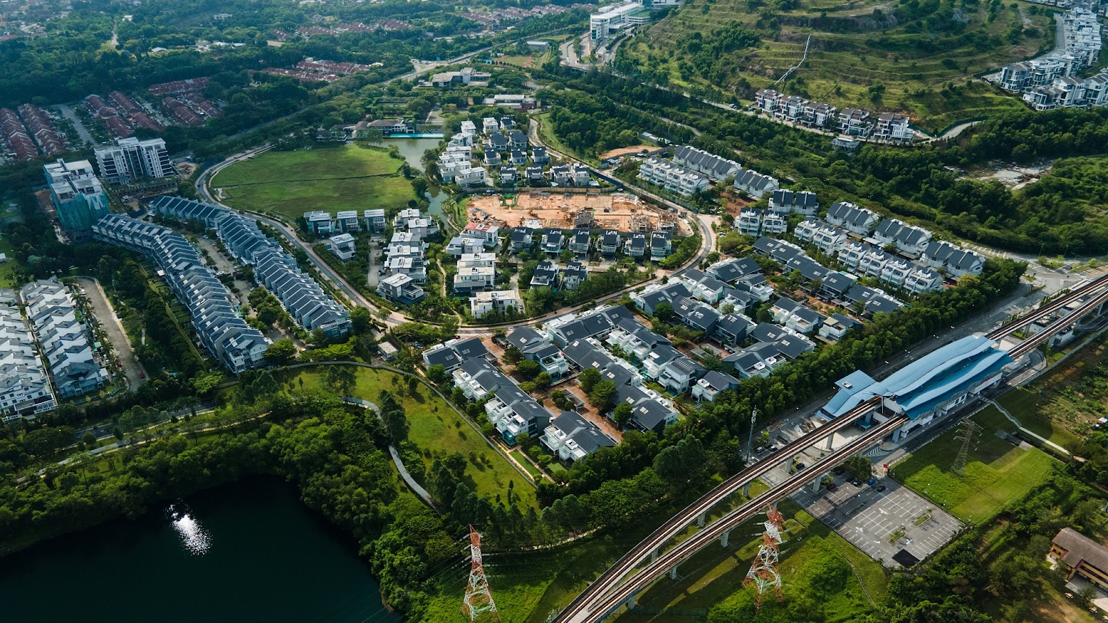 Here are 5 things to look for if you are planning to buy a property at putra heights | weirdkaya