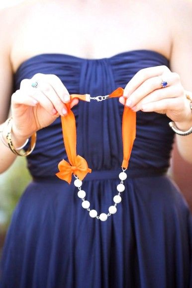 How to Accessorize a Navy Blue Dress for a Wedding
