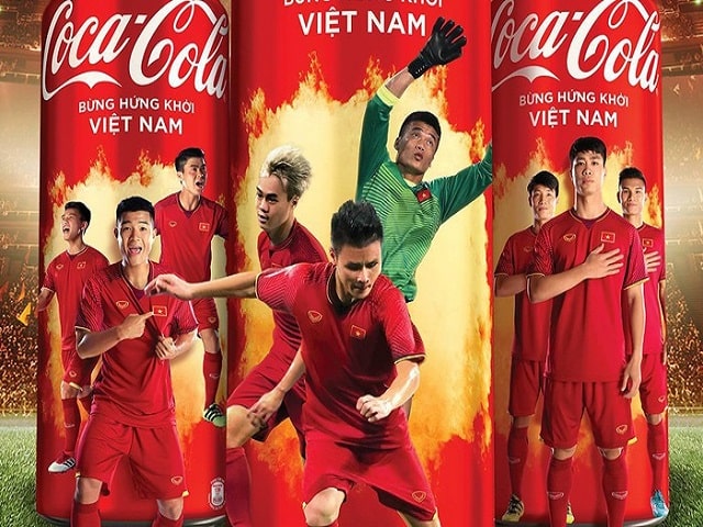 Hình ảnh các cầu thủ quảng cáo cho Coca Cola. 