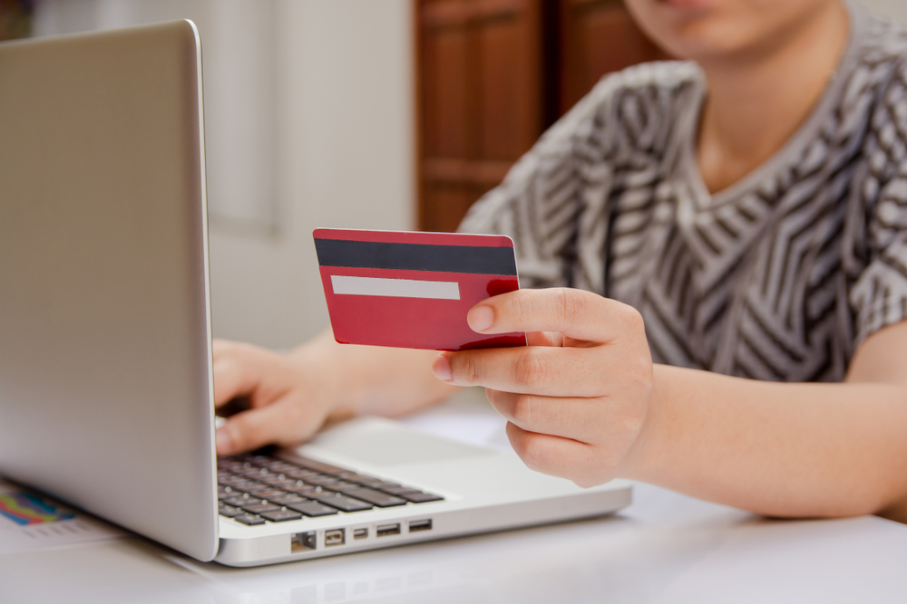 Menyiapkan detail urusan pembayaran online juga adalah salah satu cara yang harus diterapkan.