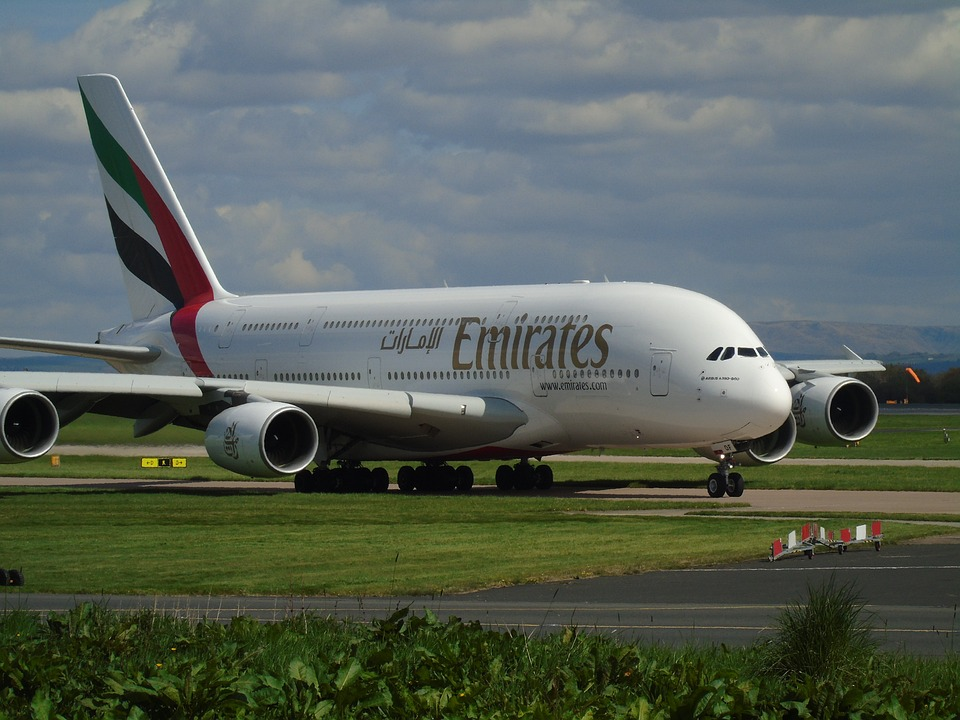 Emirates: reseña de la aerolínea turismo viajar 2023, restricciones para  viajar: últimas noticias de aviación de hoy, entrada, calendario de días  festivos, requisitos y pruebas pcr para covid, tipo de cambio y