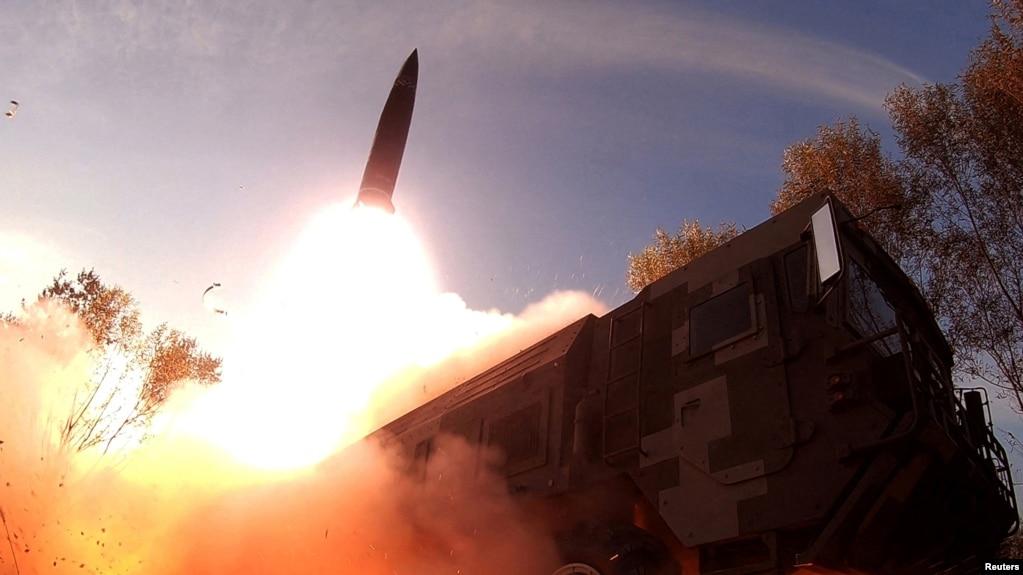 Triều Tiên phóng phi đạn tại một địa điểm không được tiết lộ. Ảnh do Thông tấn xã Trung ương Triều Tiên công bố ngày 10/10/2022.