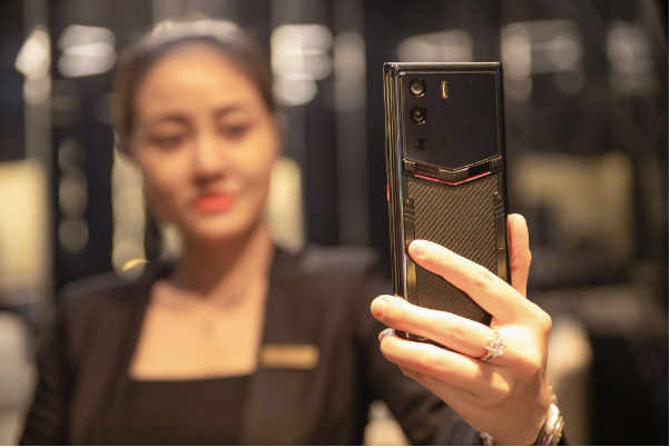 VERTU VÀ NHỮNG THỐNG KÊ BIẾT NÓI | HOÀNG LUXURY