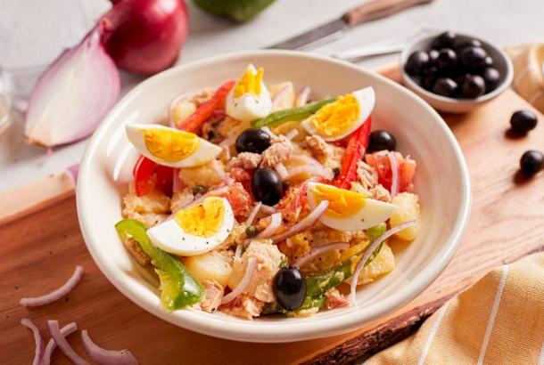 Tuna Salad with Egg and Potato (Spanish Country Salad)