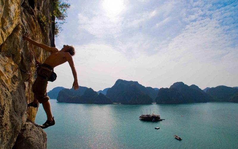 Trải nghiệm leo núi tại Cát Bà