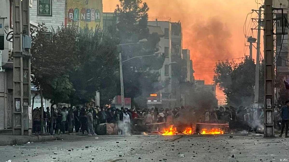 برنا - اغتشاشگری که خیابان ستارخان تهران را بست اعدام شد/ این فرد با قمه یک  نیروی حافظ امنیت را مجروح کرده بود - صاحب‌خبر