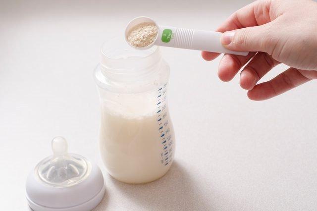 Có nên pha sữa công thức đặc hơn?