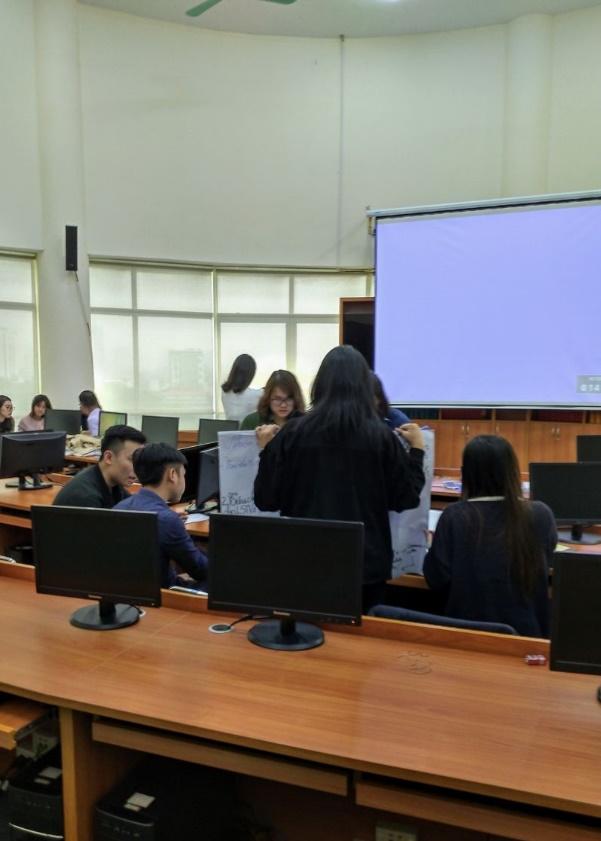 A group of people in a room with computers

Description automatically generated with low confidence