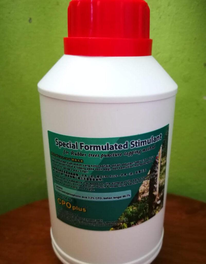 A white bottle with a red cap Description automatically generated with low confidence