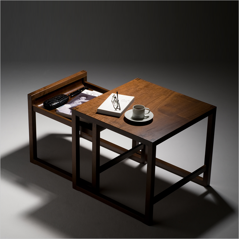 ウォルナットが美しいデザイナーズテーブル「nagaharaネストテーブル」
