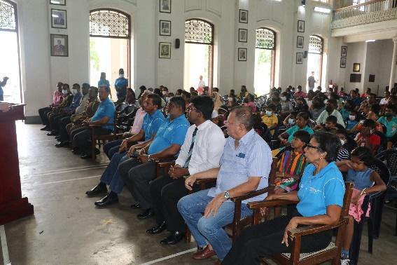 A group of people sitting in chairs

Description automatically generated with medium confidence