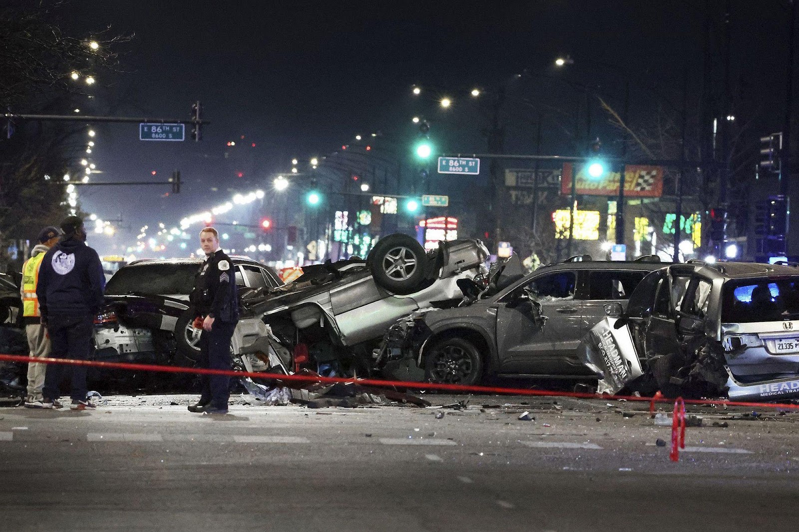 Chicago car crash: A high-speed vehicle driving the wrong direction in  Chicago causes crash, killing its occupants and injuring 16, police say |  CNN