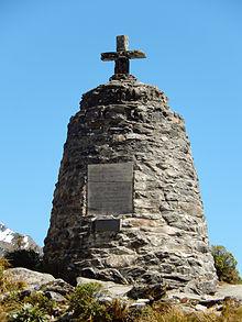 https://upload.wikimedia.org/wikipedia/commons/thumb/c/c6/Milford_Track_Mackinnon_Memorial_2.jpg/220px-Milford_Track_Mackinnon_Memorial_2.jpg