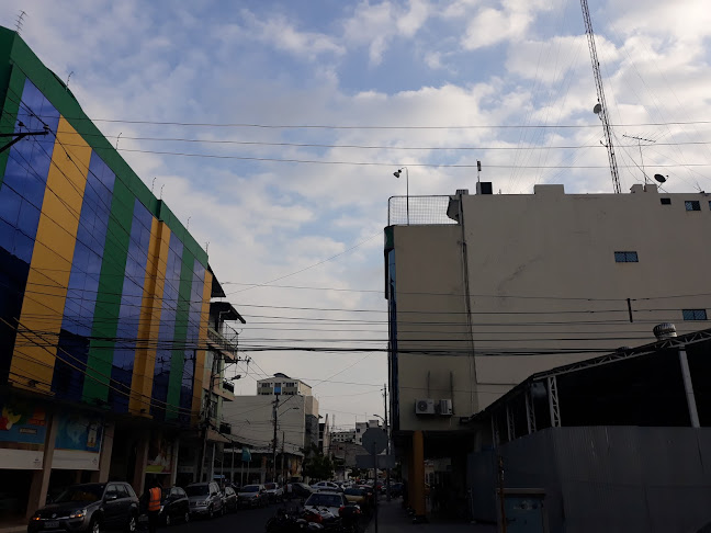 Opiniones de Esquina de Farmacias y Colageno en Guayaquil - Farmacia