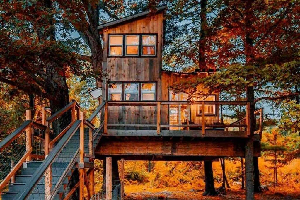 Heavenly Treehouse in Countryside - Best Connecticut Treehouse for a Romantic Getaway (for Couples)