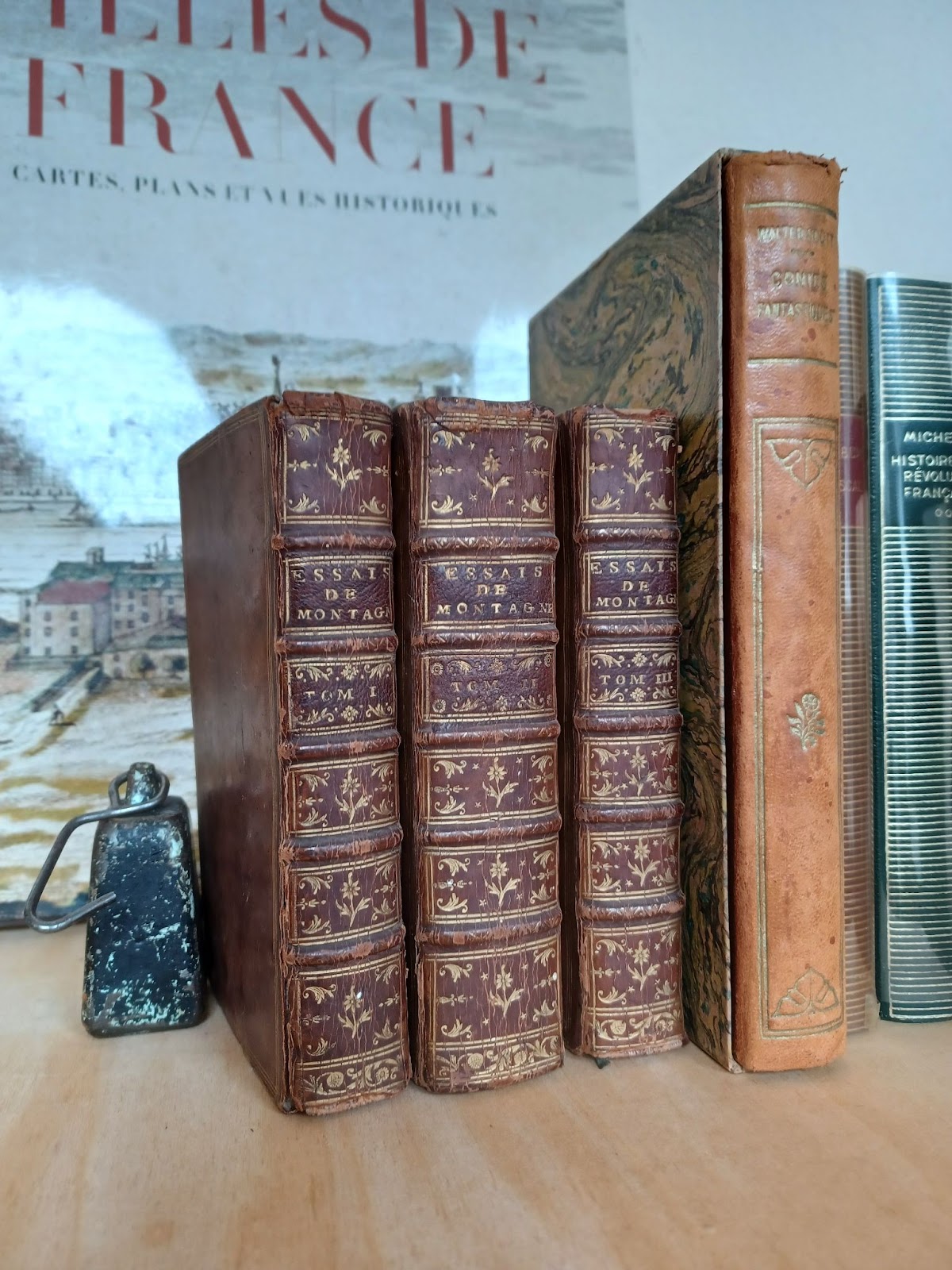 Une des premières éditions des « Essais » de Montaigne, datant du XVIIe siècle.