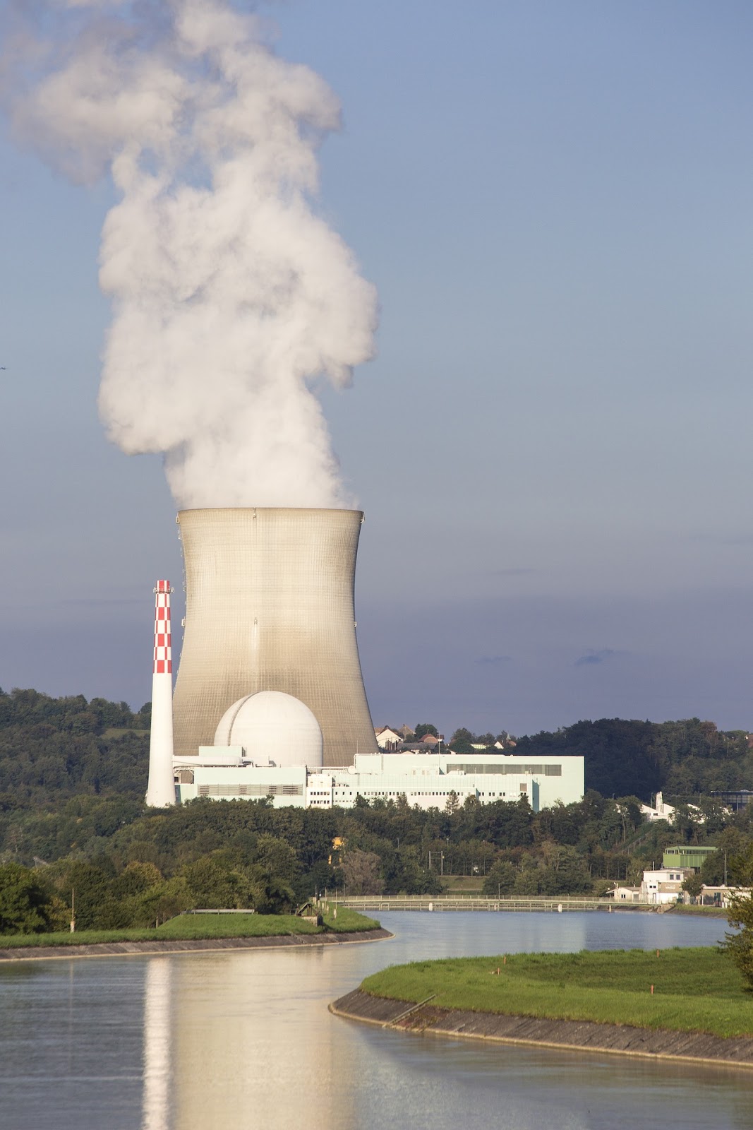 centrale nucléaire, cheminé, vapeur d'eau