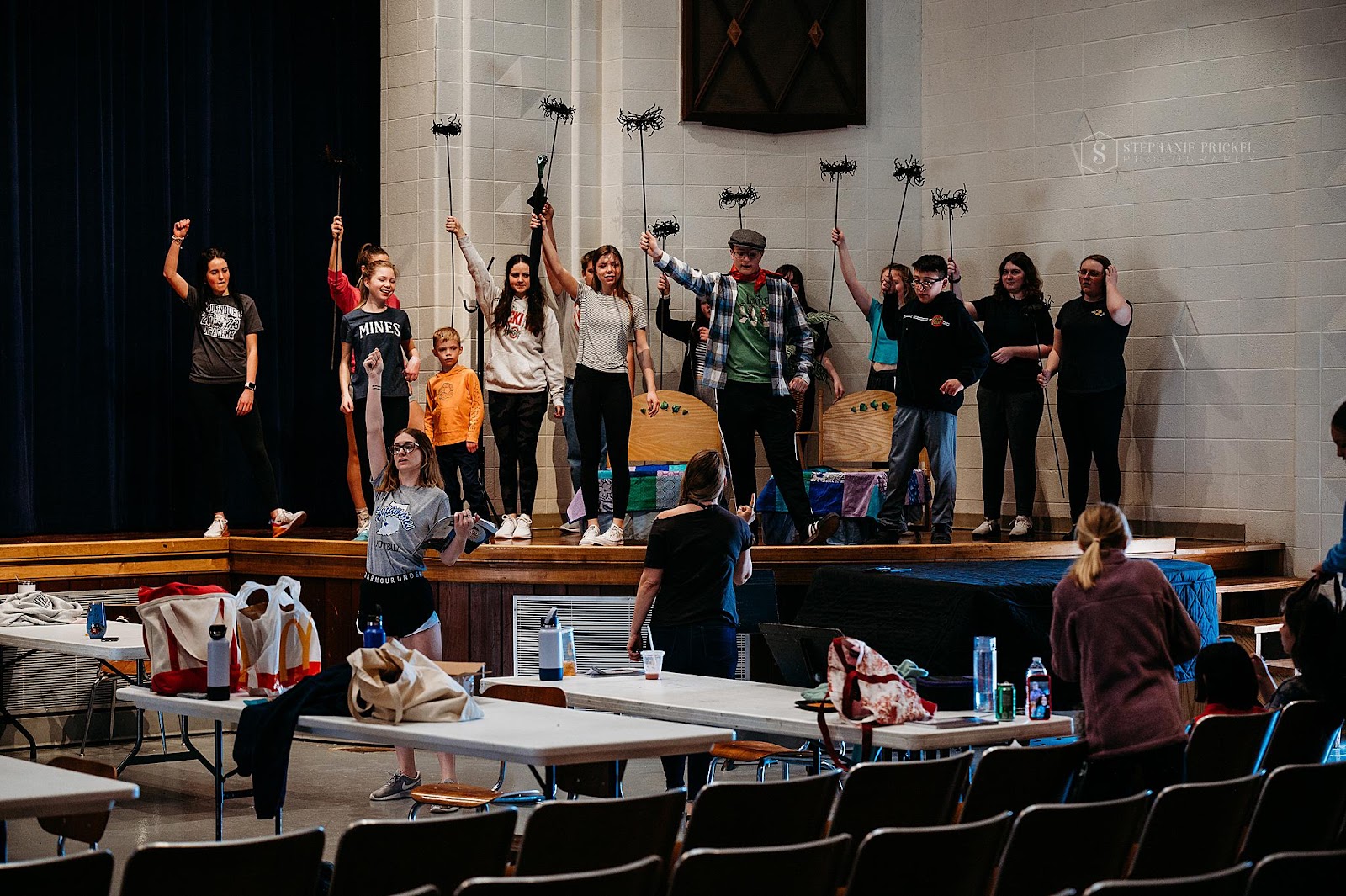 Mary Poppins Jr cast raising their chimney sweeps