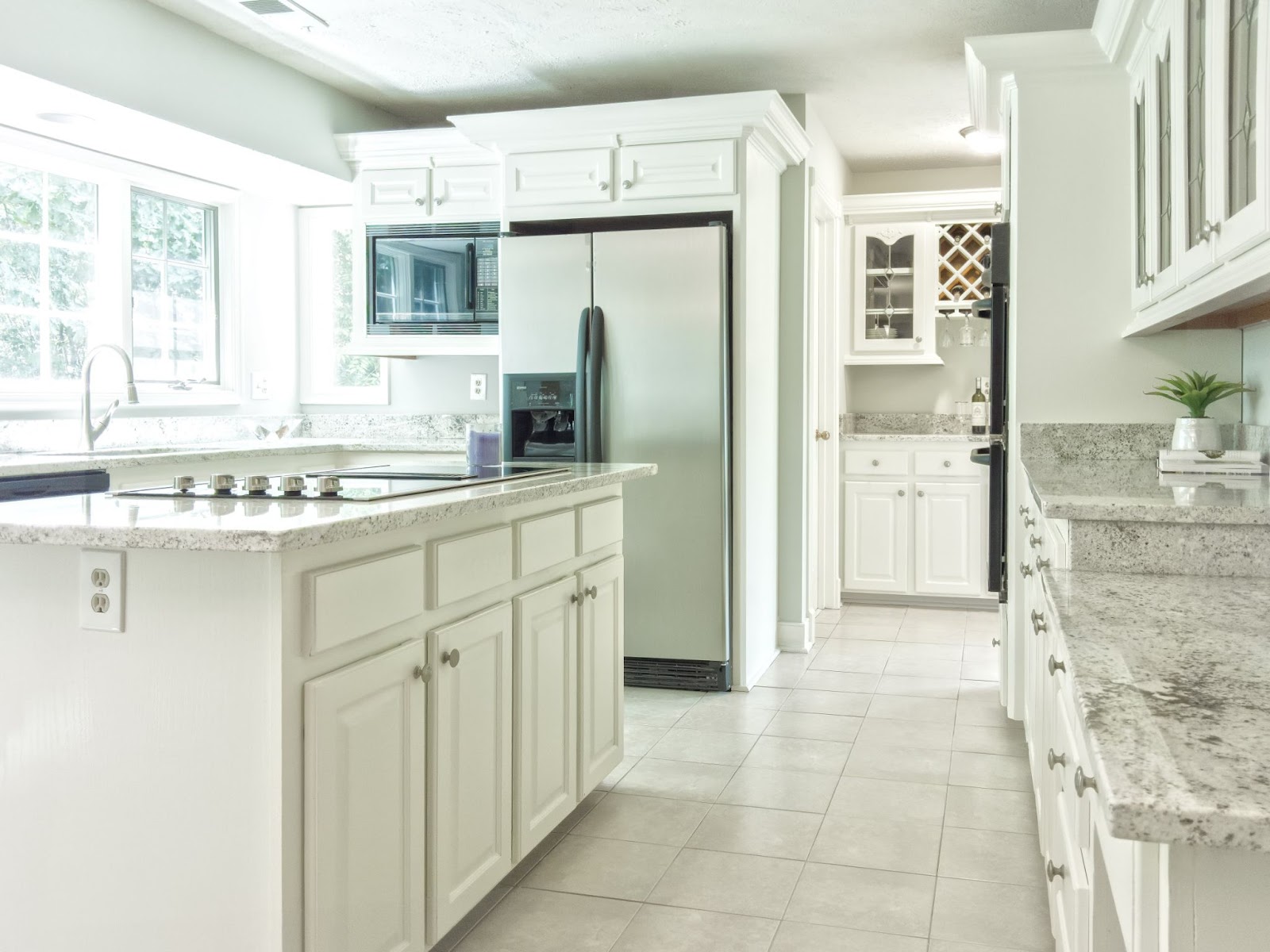 Custom-made kitchen cabinets Custom-made kitchen cabinets