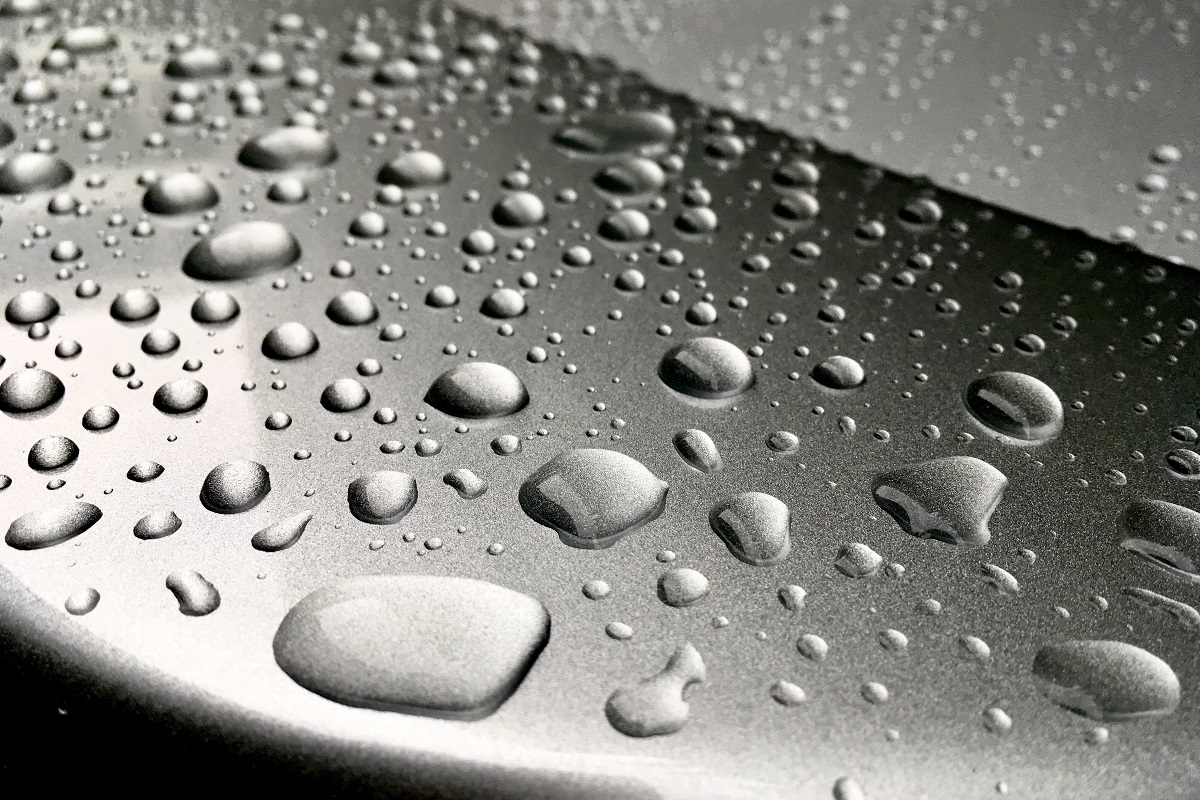 Waterdroplets-on-a-car-body