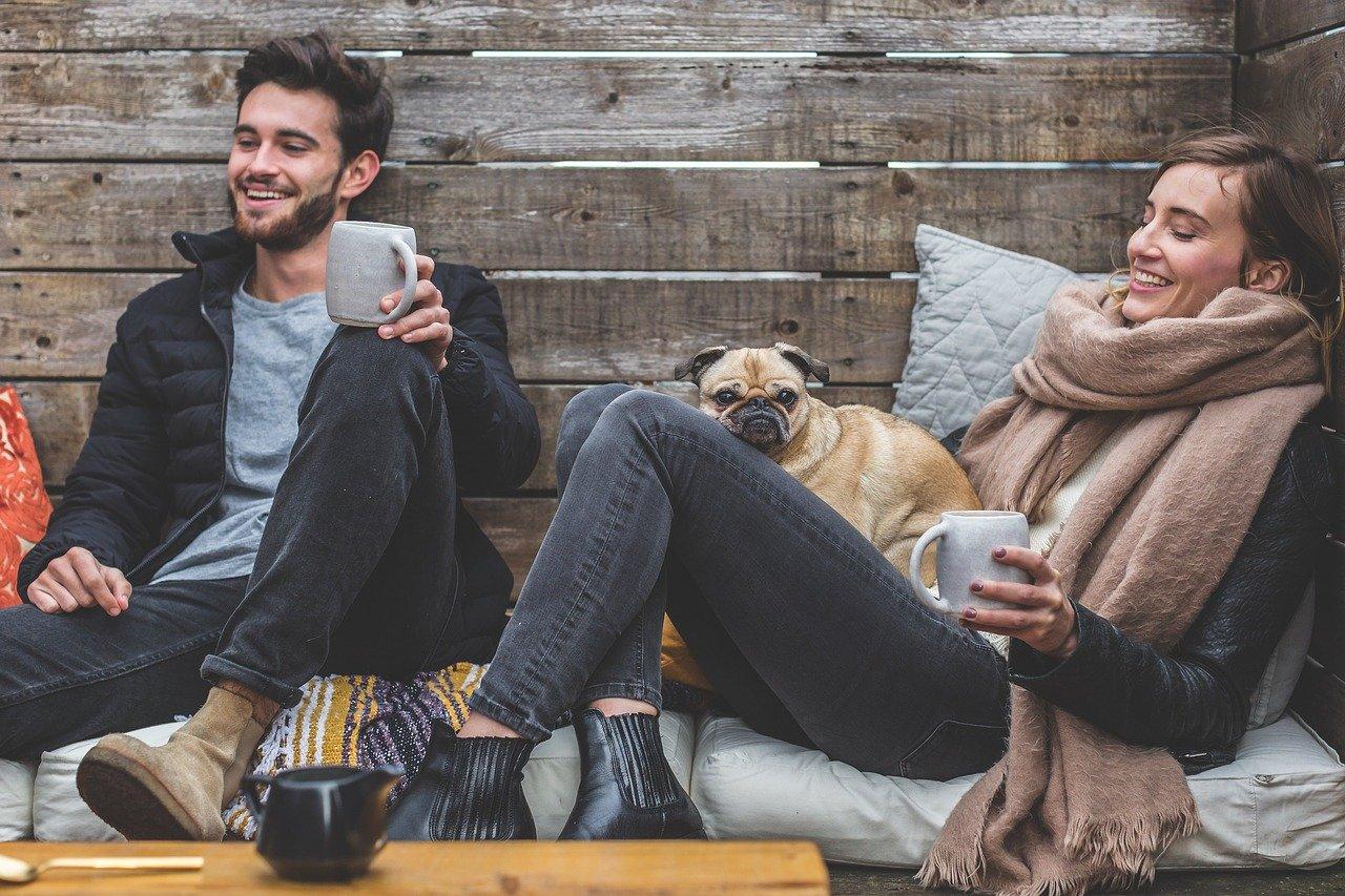 two millennials having a cup of coffee