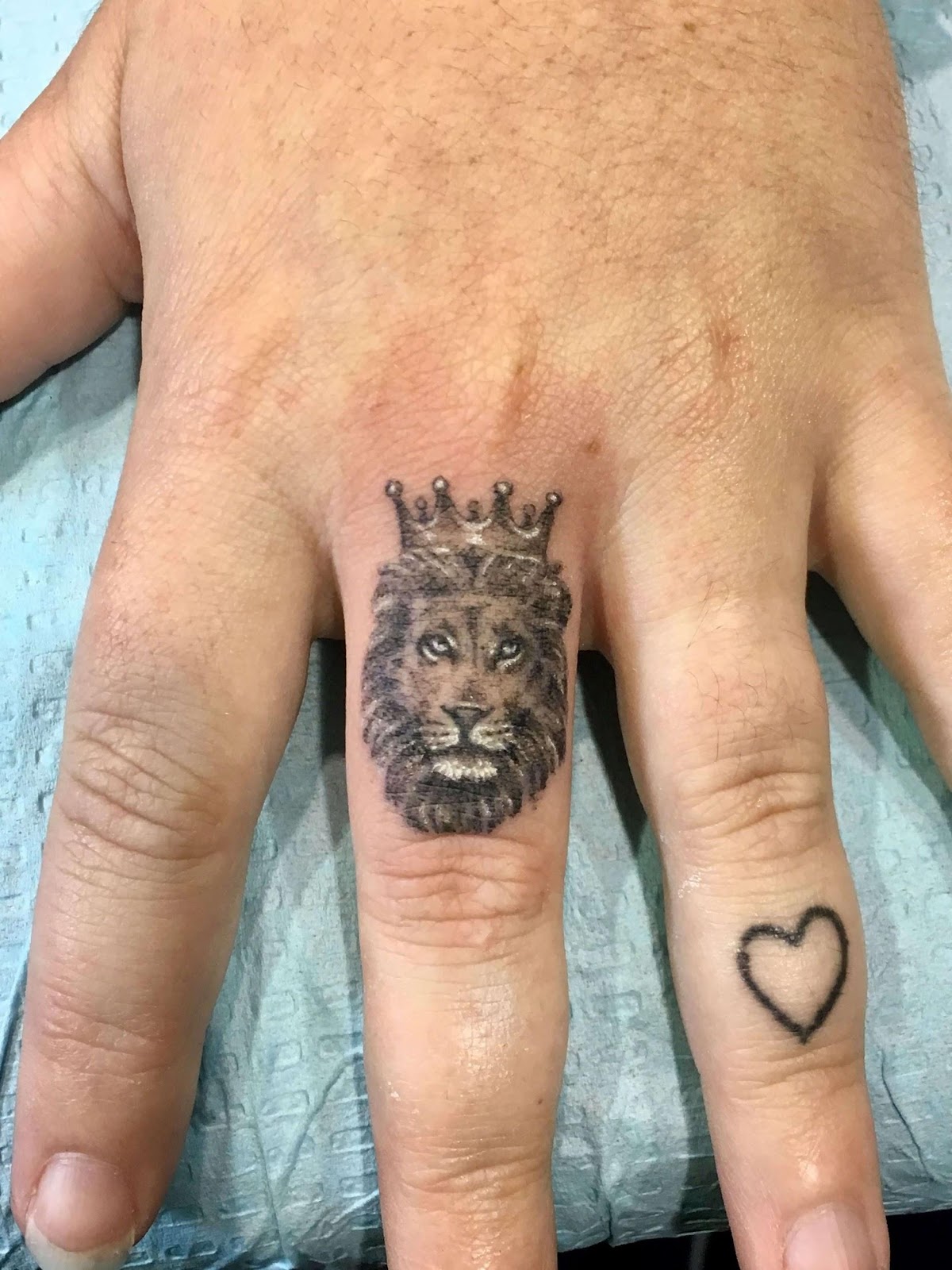 11 Trending Lion Finger Tattoo In 2019 Ciao Pittsburgh