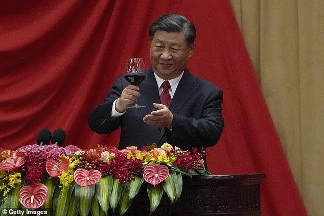 Xi Jinping toasts leaders and guests during an anniversary celebration of the PRC on September 28. China has officially denied the incident with the Type 093 submarine happened