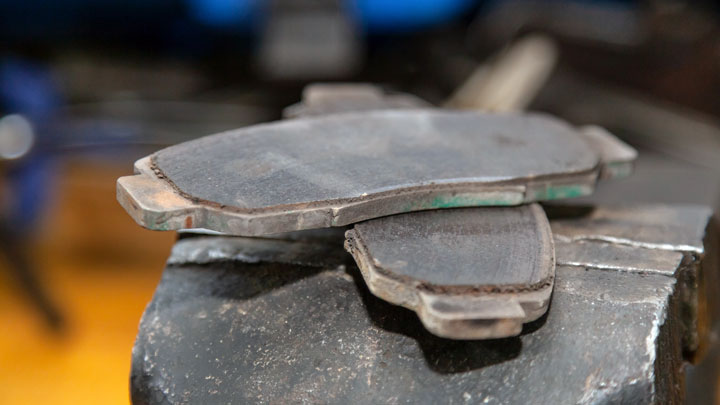 This operation causes a squeaky sound while driving. This may not be dangerous, but do not ride for an extended period without changing your brake pads.