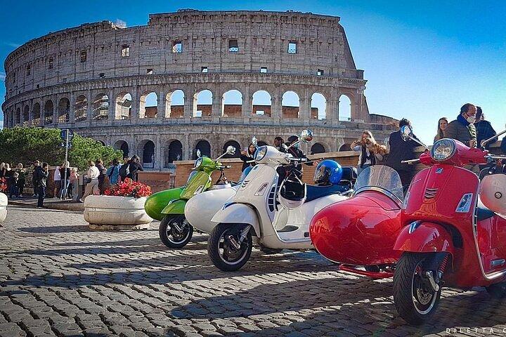 Destacados del tour en Vespa con sidecar en Roma por la tarde con parada para gelato gourmet